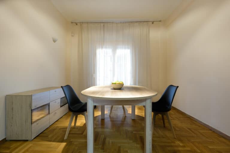 διαχειριση airbnb τραπεζαρια