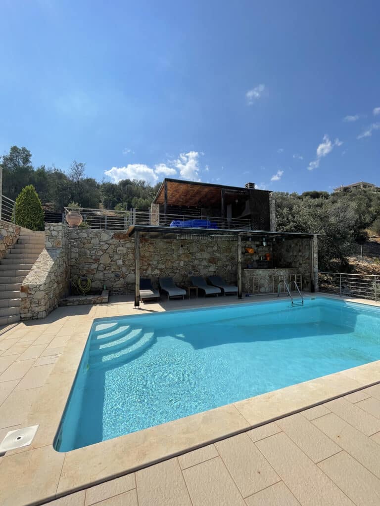 διαχειριση airbnb πισινα